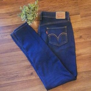 Women's Levi's 535 super skinny.